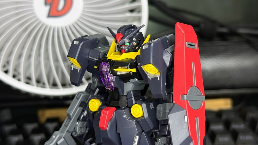 HGOO 건담 플루토네 블랙_3.jpg