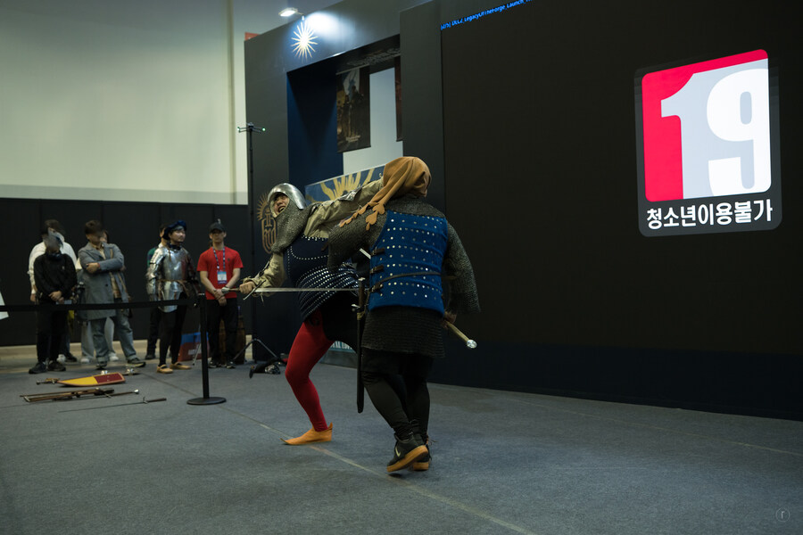 지스타)(스압) 킹덤컴2 arma korea 중세 무술 시연_32.jpg