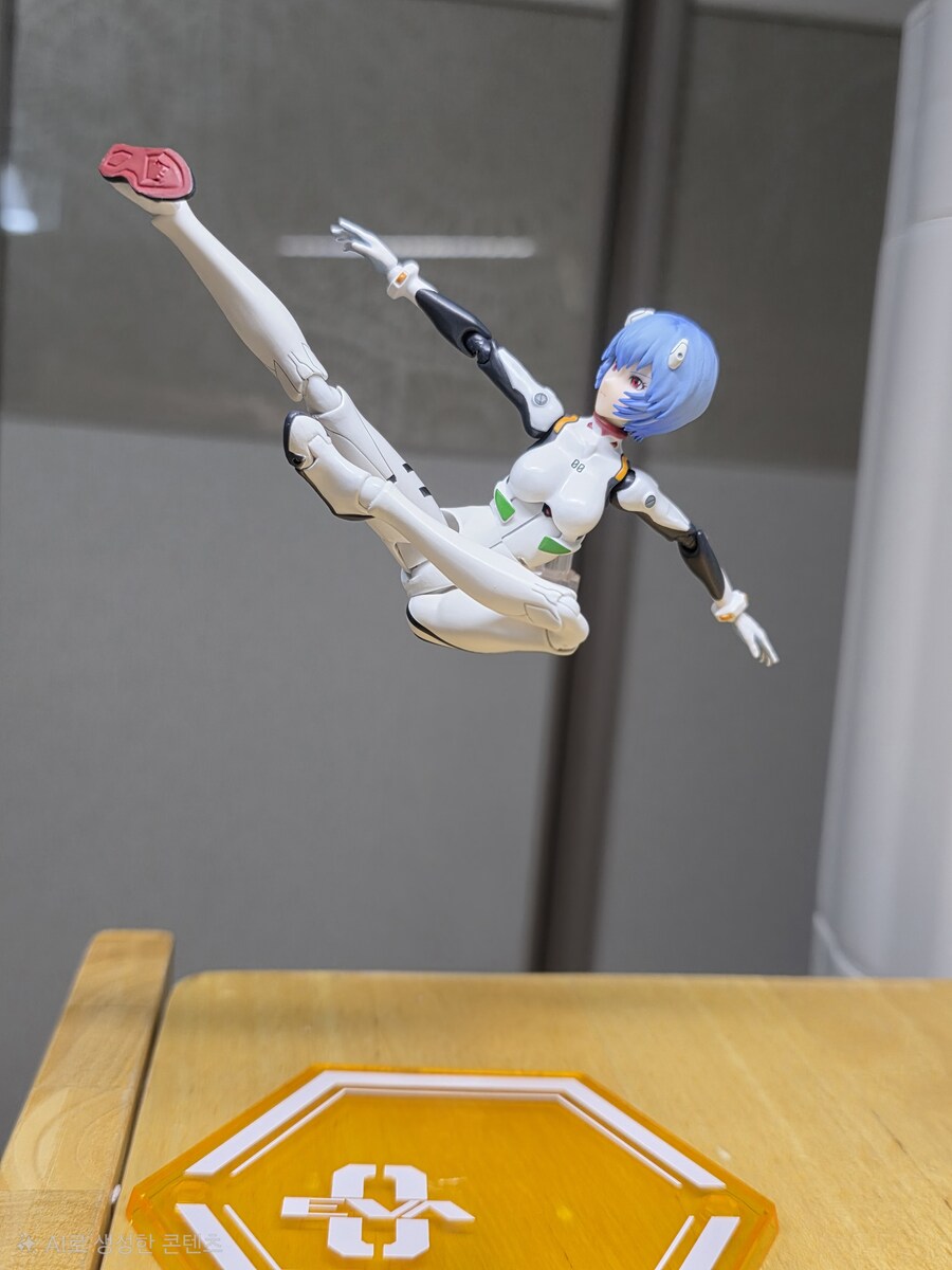 [AI수정] SHF 아야나미 레이_2.jpg