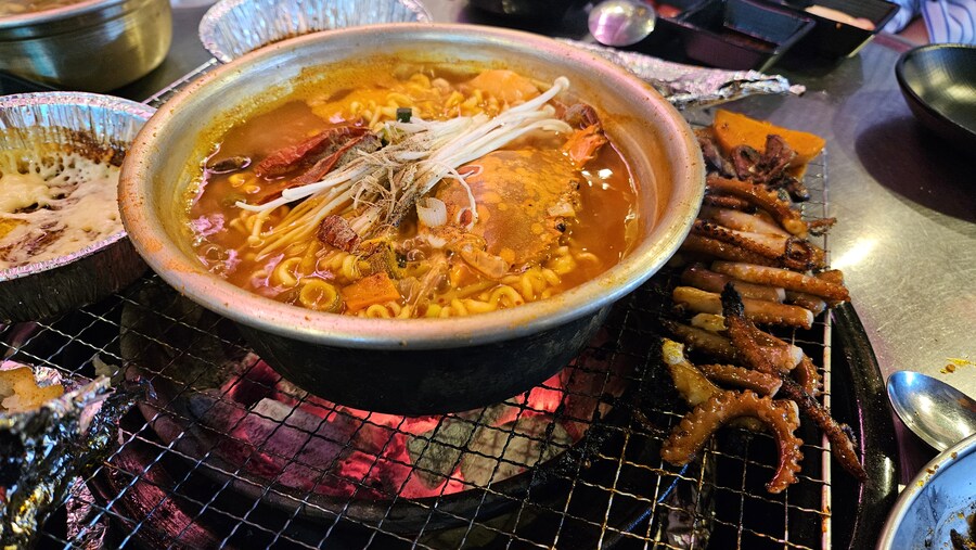 [부산]조개구이와 낙지를 같이 먹을수 있었던 삼바리 광안점 + 엄용백 돼지국밥_5.jpg