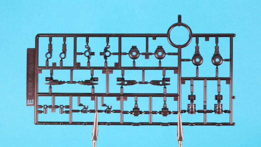 MG 건담 발바토스 루프스 조립 과정 사진 (스크롤 주의)_9.jpg