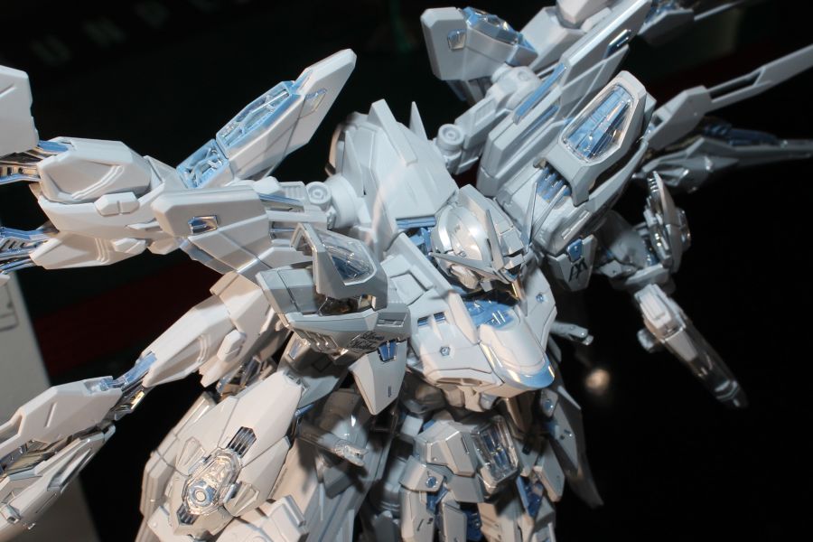 MGEX 스트라이크 프리덤 코팅판 계열 다각도 전시 사진_13.jpg