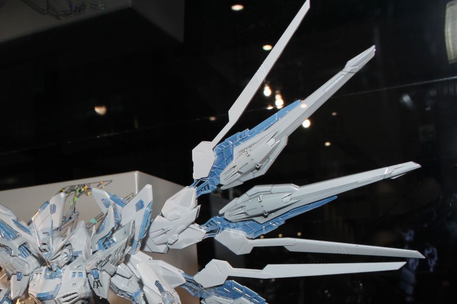 MGEX 스트라이크 프리덤 코팅판 계열 다각도 전시 사진_14.jpg