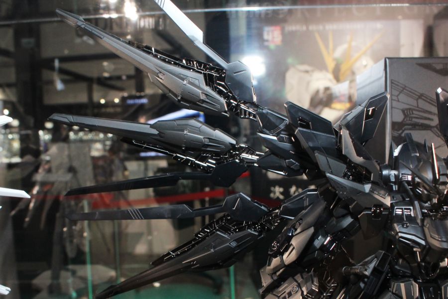 MGEX 스트라이크 프리덤 코팅판 계열 다각도 전시 사진_22.jpg