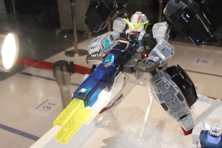 MG 건담 바체 [클리어 컬러] 도쿄점 다각도 전시 사진_3.jpg