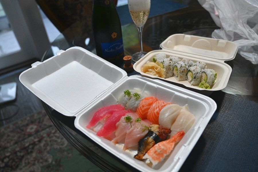 늦퇴근후 사묵는 모듬스시와 캘리포니아롤;ㅎ_1.jpg