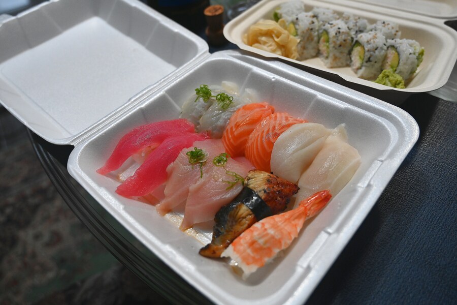 늦퇴근후 사묵는 모듬스시와 캘리포니아롤;ㅎ_2.jpg