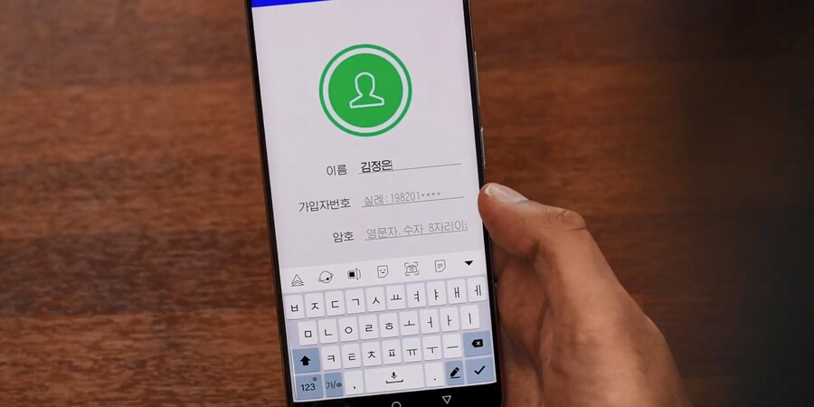 구독자 2000만명 테크 유튜버가 구한 북한 스마트폰_12.jpg