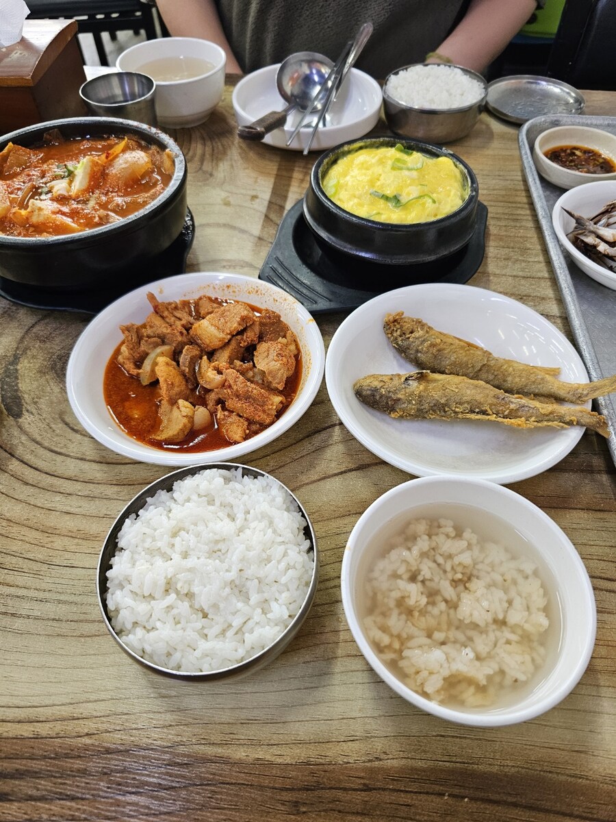 동네 밥집에서 밥먹엇어요_2.jpg