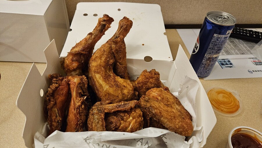 AI의 기적 빠싺빠싺한 깐부 식스팩 치킨_5.jpg