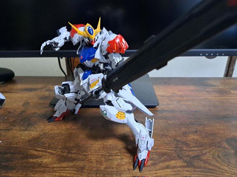 MG 발바토스 루프스 먹선 + 데칼 / HG 발큐리아 버스터 소드 조합 사진_1.jpg