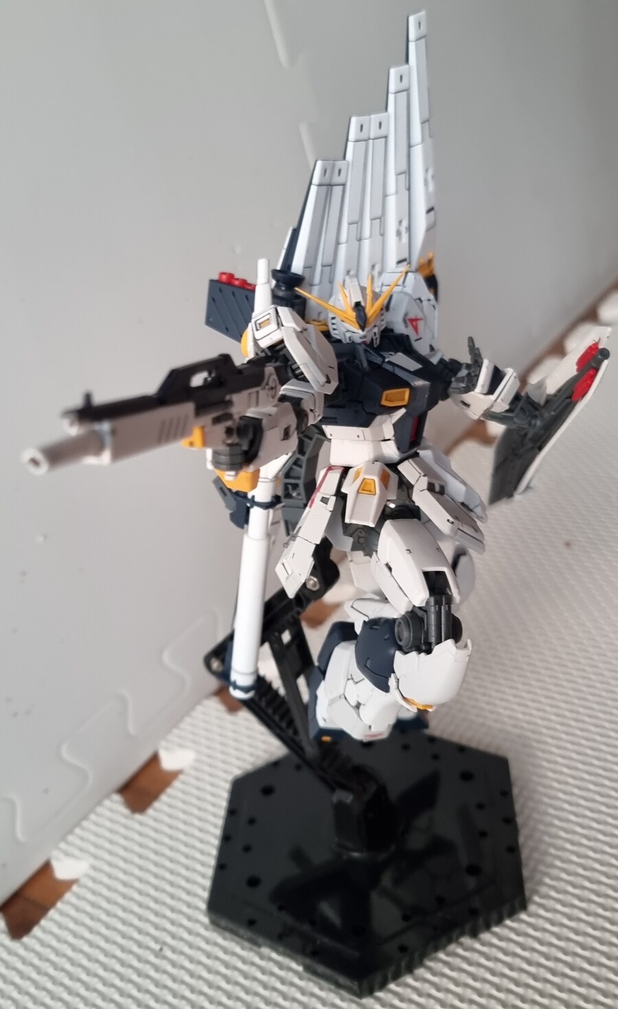 건프라) rg뉴건담 먹선 데칼 마감완성. 근데 좀 봐줭._2.jpg