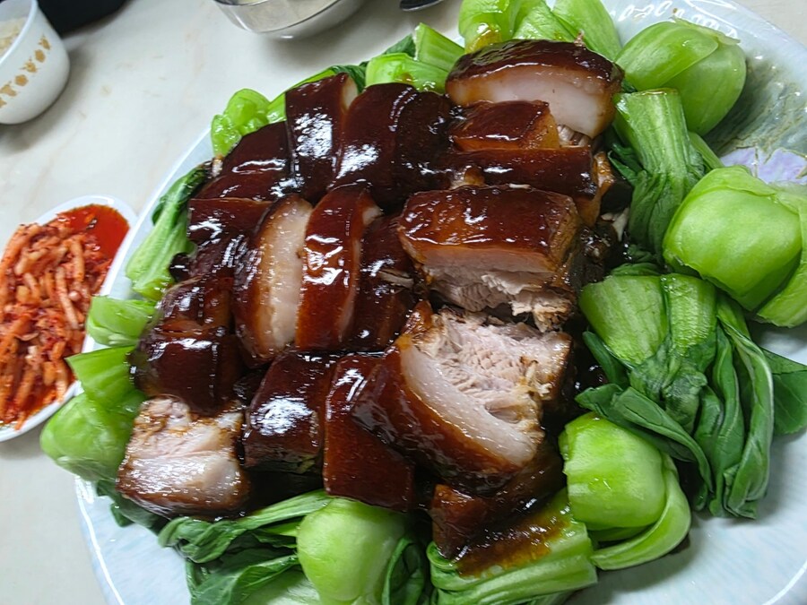 직장에서 3천원씩 걷어서 해먹는 점심 동파육_10.jpg