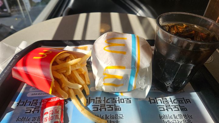 맥날 페퍼로니 더블 피자버거 세트_1.jpg