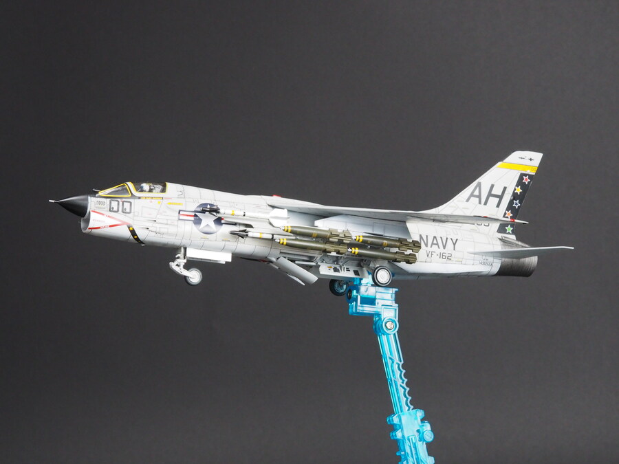 Academy 1/72 F-8E Crusader_4.jpg