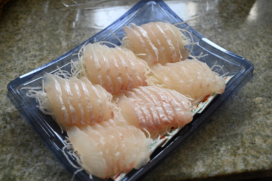 올만에 대충 차려묵는 광어회덮밥;ㅎ_1.jpg