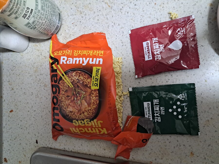 롯데마트 단독!!! 오모가리 김치찌개 라면 입니다_1.jpg