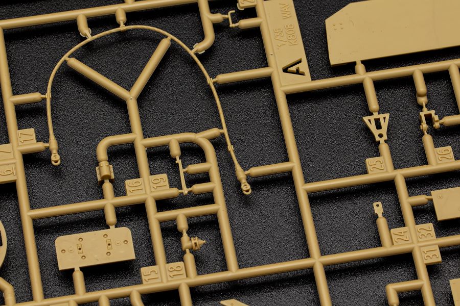 [아카데미 과학] 1/35 대한민국 육군 K808 차륜형 장갑차 샘플 런너 사진_12.png