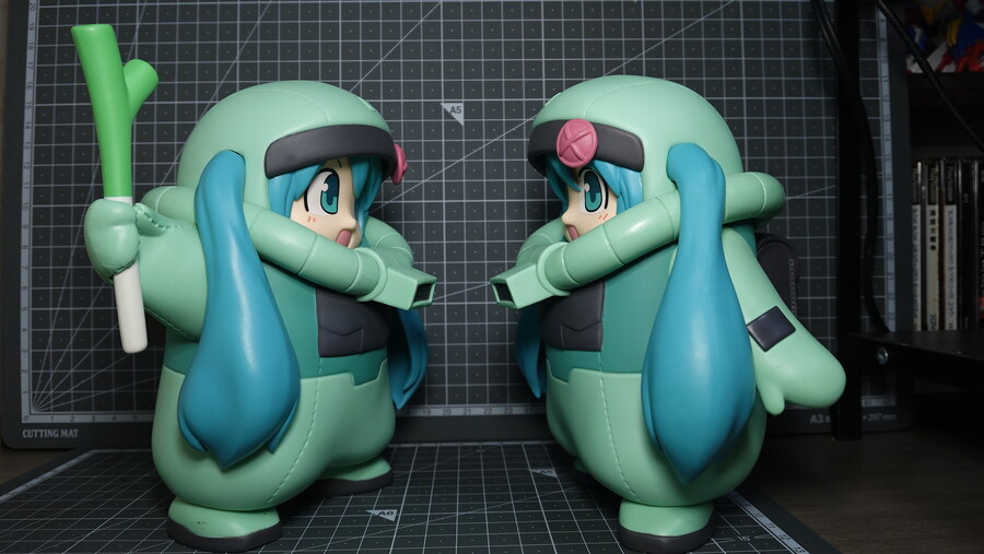 미쿠 자쿠 코스튬._2.jpg