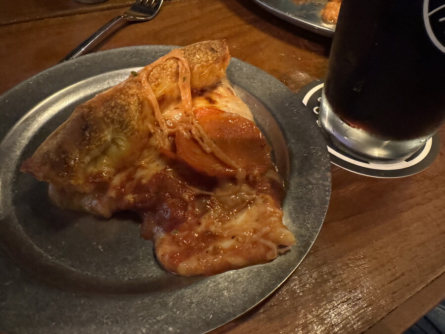 구스아일랜드에서 먹은 피자와 버팔로윙~~~_3.jpg