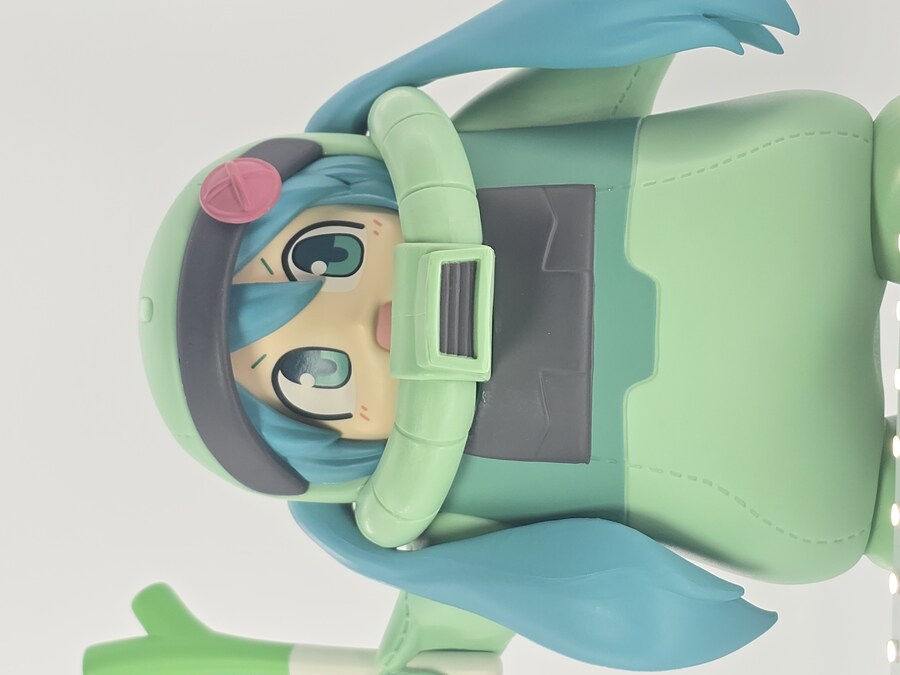 [반프] 건담 45주년 기념 자쿠구루미 미쿠_8.jpg