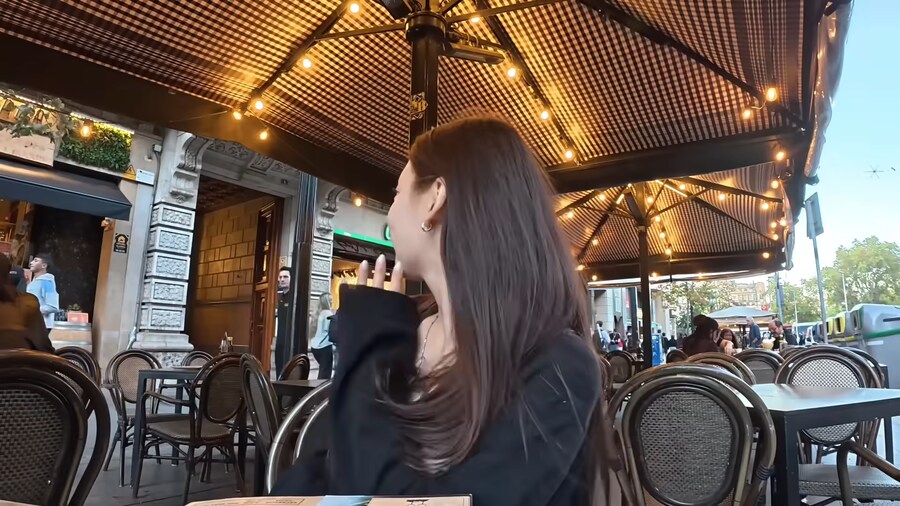 시청자들이 전혀 공감하지 못하는 여행 유튜버.jpg_1.png