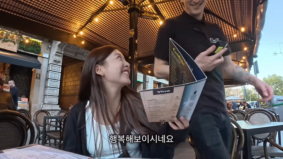 시청자들이 전혀 공감하지 못하는 여행 유튜버.jpg_3.png