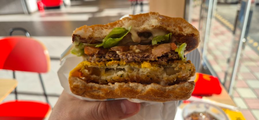 맥도날드에서 크리스마스 트러플 치즈 버거 세트를 먹어봤습니다._5.jpg