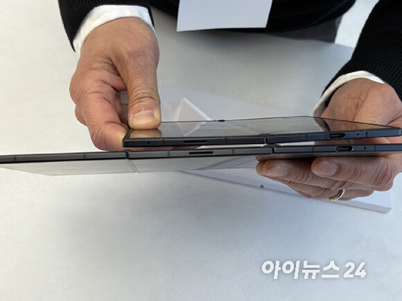 갤럭시 Z 트라이폴드 실물 사진 모음_2.jpg