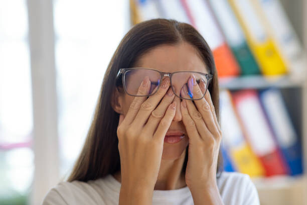 햇빛에 눈이 부실때 하면 안되는 행동 세가지_1.jpg