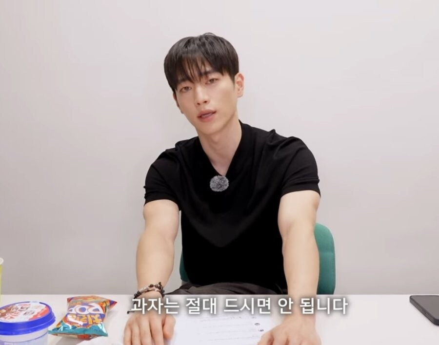 여러분, 제일 살찌는 게 과자예요_4.jpg