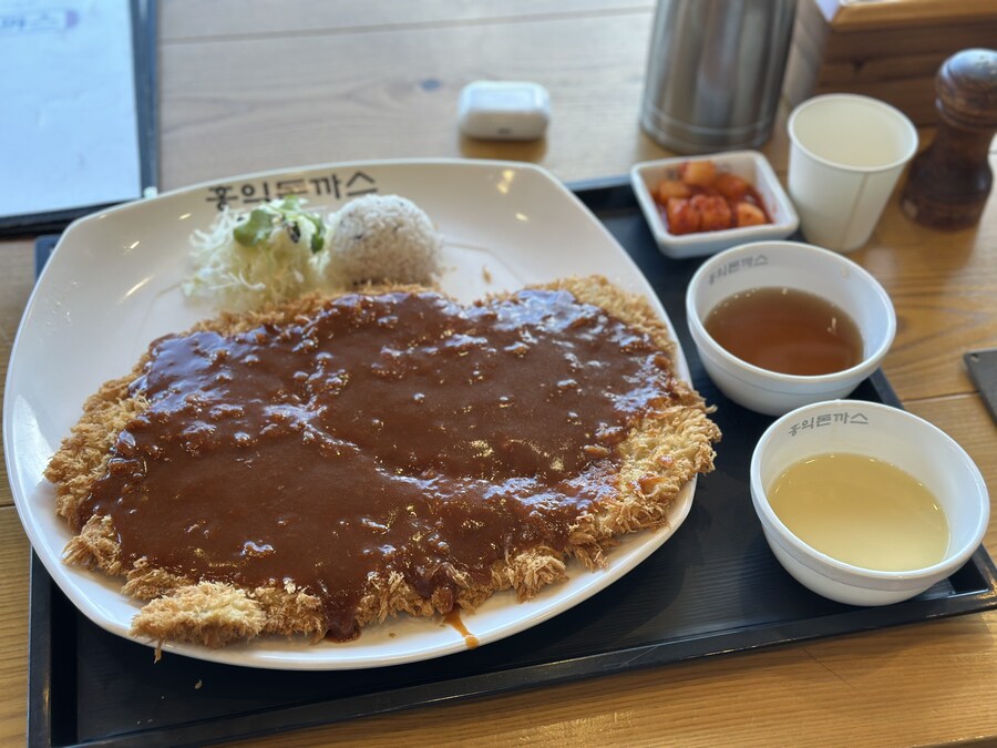 점심은 홍익돈까스_1.jpg