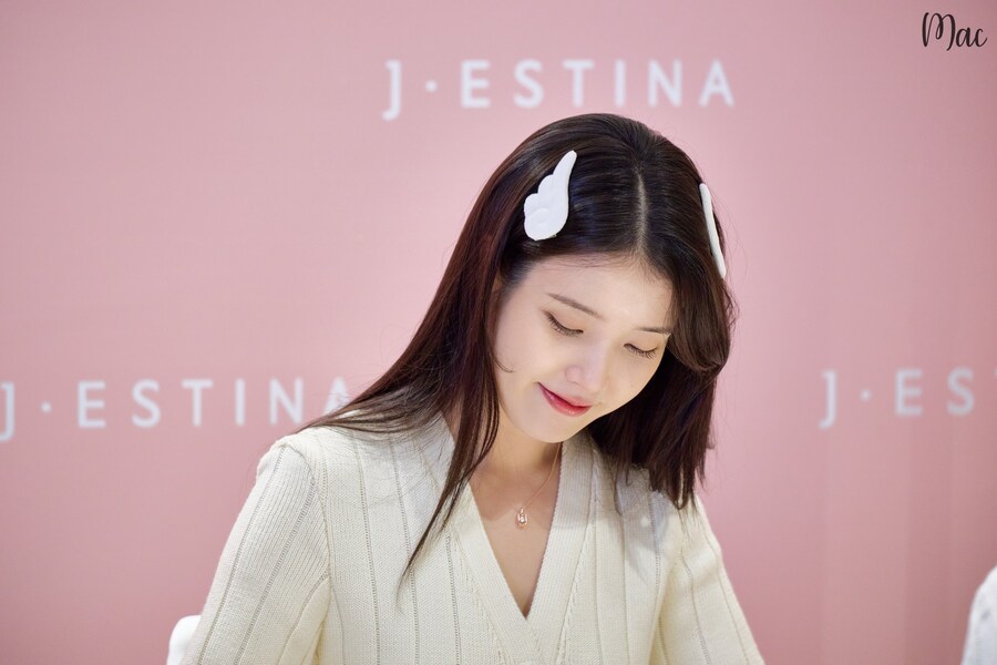 2025.11.26 제이에스티나, 아이유 팬사인회(허곰)_11.jpg