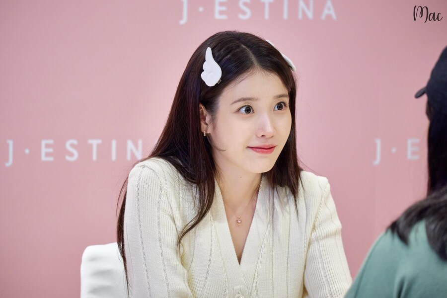 2025.11.26 제이에스티나, 아이유 팬사인회(허곰)_14.jpg