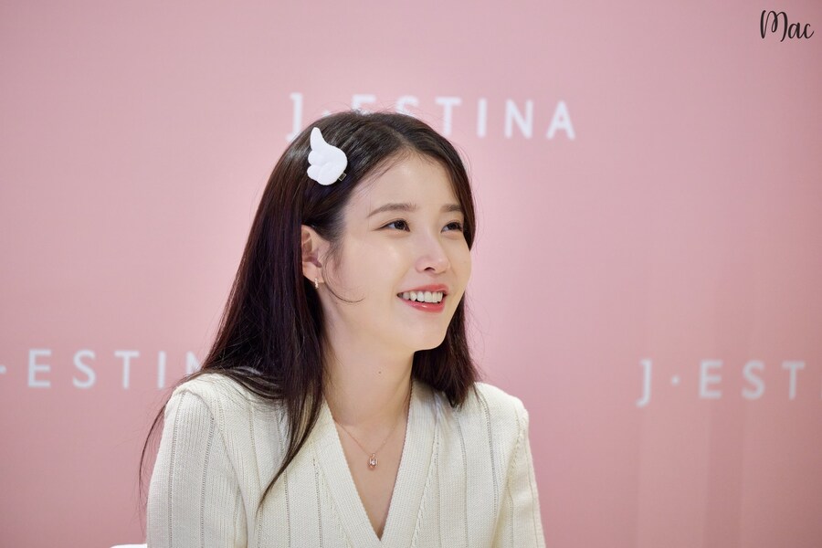 2025.11.26 제이에스티나, 아이유 팬사인회(허곰)_15.jpg