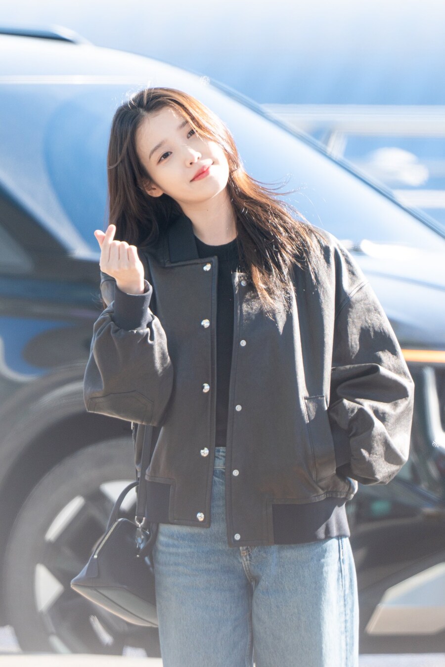 AAA 2025 참석차 출국하는 지은 언니(셀카봉)_3.jpg