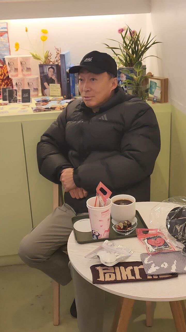 배우 이성민이 생일카페에 안꾸미고오는이유.jpg_2.jpg