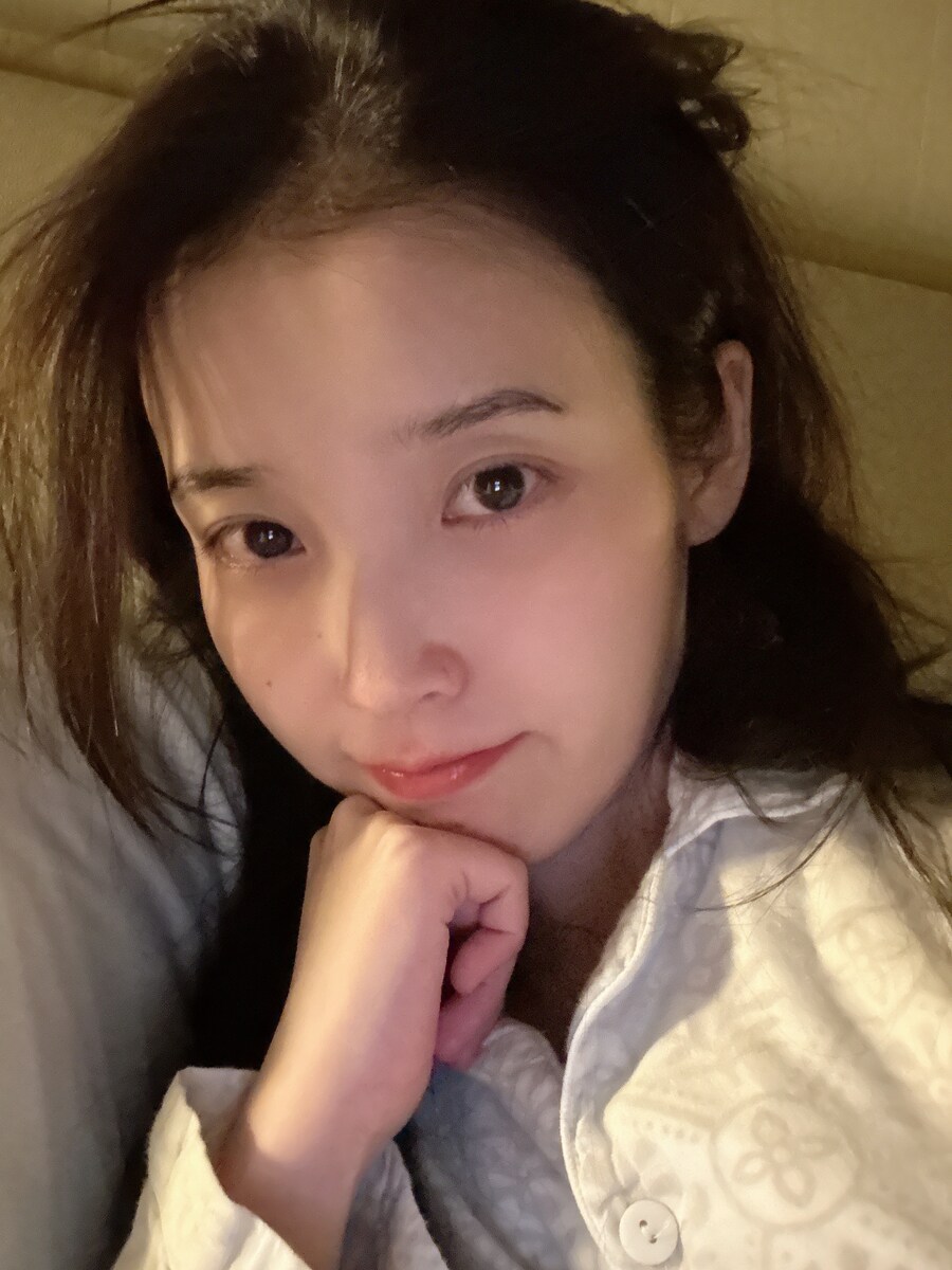 2025.12.05 아이유 베리즈 포스트_2.jpg