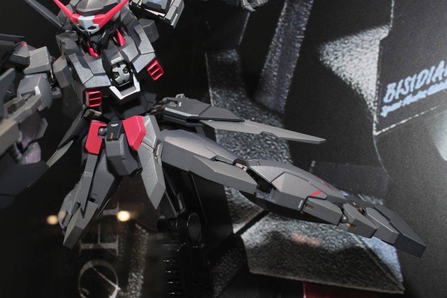 [반다이] 메탈 로봇혼 건담 AGE-2 다크 하운드 다각도 전시 사진_11.jpg