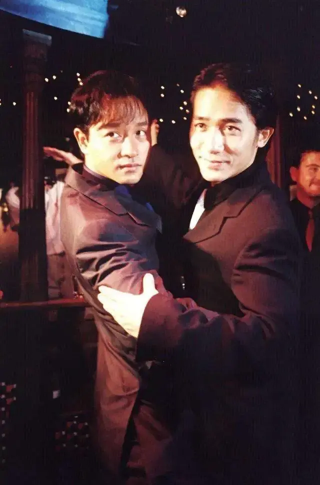 남자끼리 춤추면 어떤 기분이냐는 질문의 답_1.webp