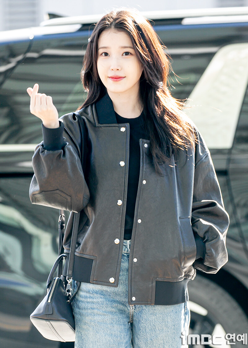 2025.12.05 AAA 2025 참석 인천공항출국(iMBC)_6.jpg