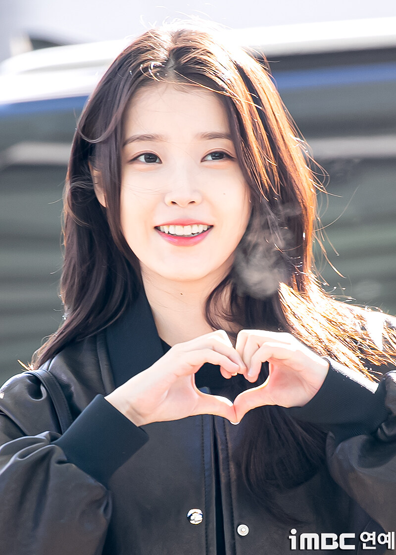 2025.12.05 AAA 2025 참석 인천공항출국(iMBC)_19.jpg