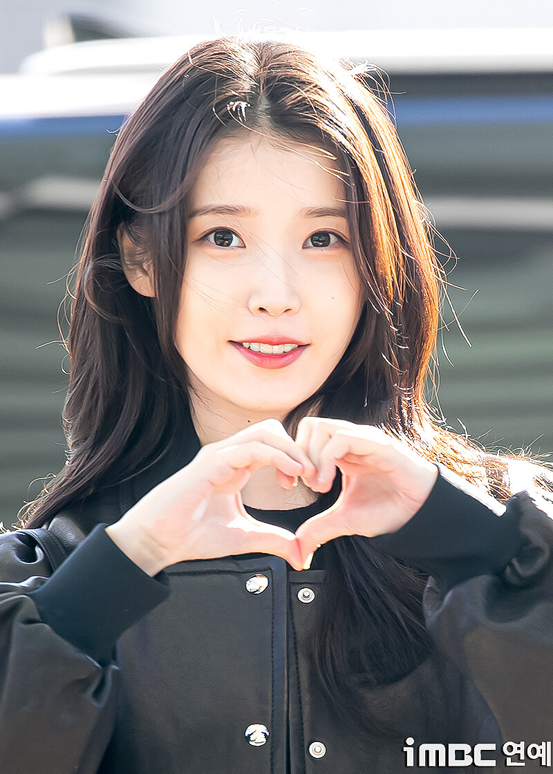 2025.12.05 AAA 2025 참석 인천공항출국(iMBC)_21.jpg