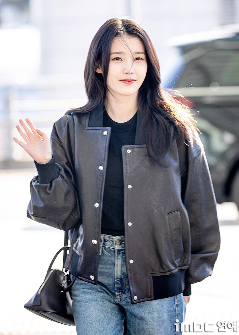 2025.12.05 AAA 2025 참석 인천공항출국(iMBC)_32.jpg