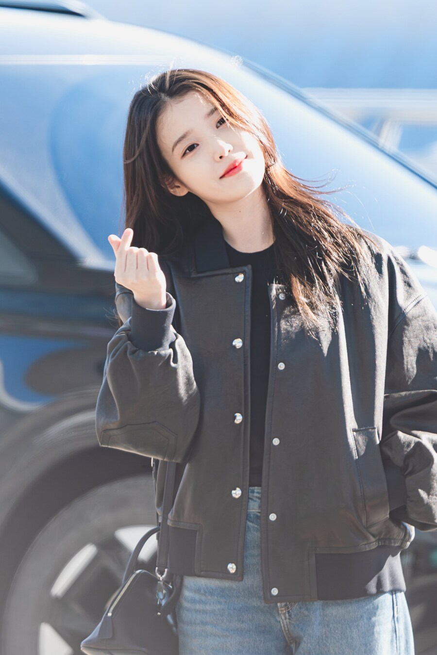 2025.12.05 AAA 2025 참석 인천공항출국(셀카봉)_4.jpg