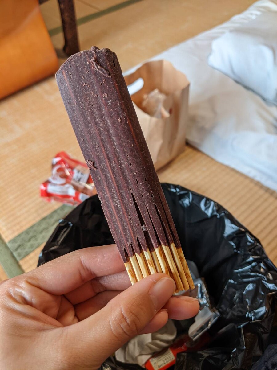 다이어트 때문에 포키도 딱 한개밖에 못먹는다는 사람.jpg_1.jpg