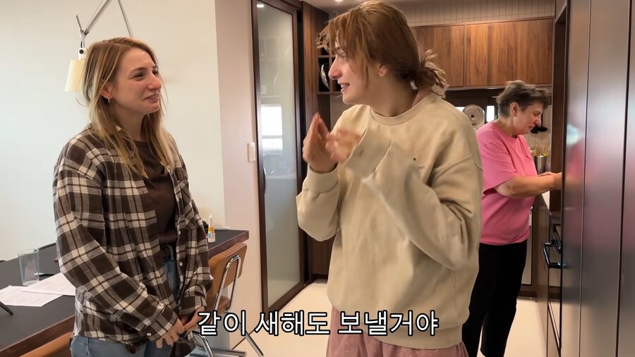 유튜브) 우크라이나에 있는 아내의 쌍둥이언니를 데려와준 남편_76.png