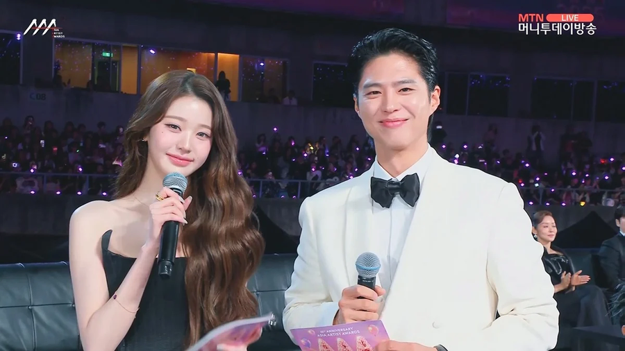 장원영한테 장난치는 박보검ㅋㅋ_5.webp