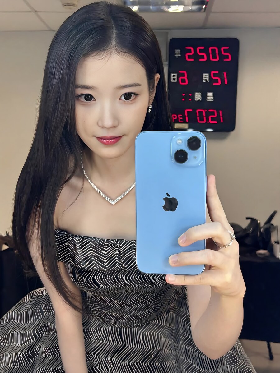 2025.12.08 아이유 인스타그램(AAA 🦓🍊)_5.jpg