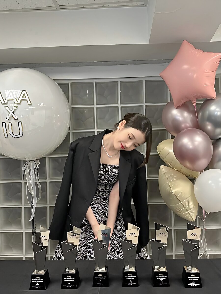 2025.12.08 아이유 인스타그램(AAA 🦓🍊)_18.jpg